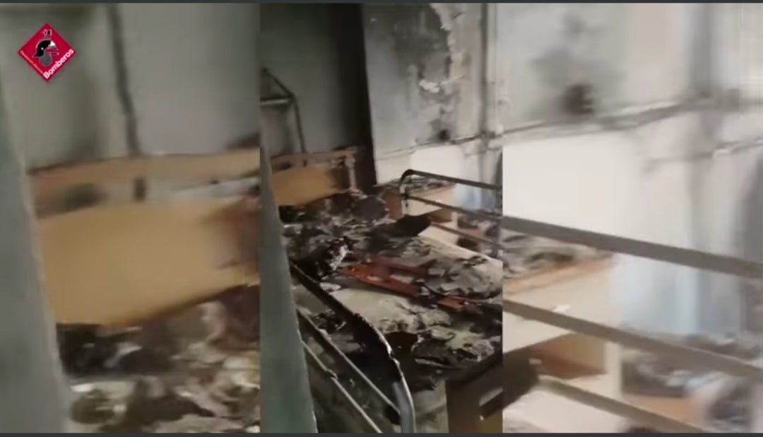 El fuego originado en un colchón provoca dos heridos, uno de ellos grave El fuego originado en un colchón provoca dos heridos, uno de ellos grave