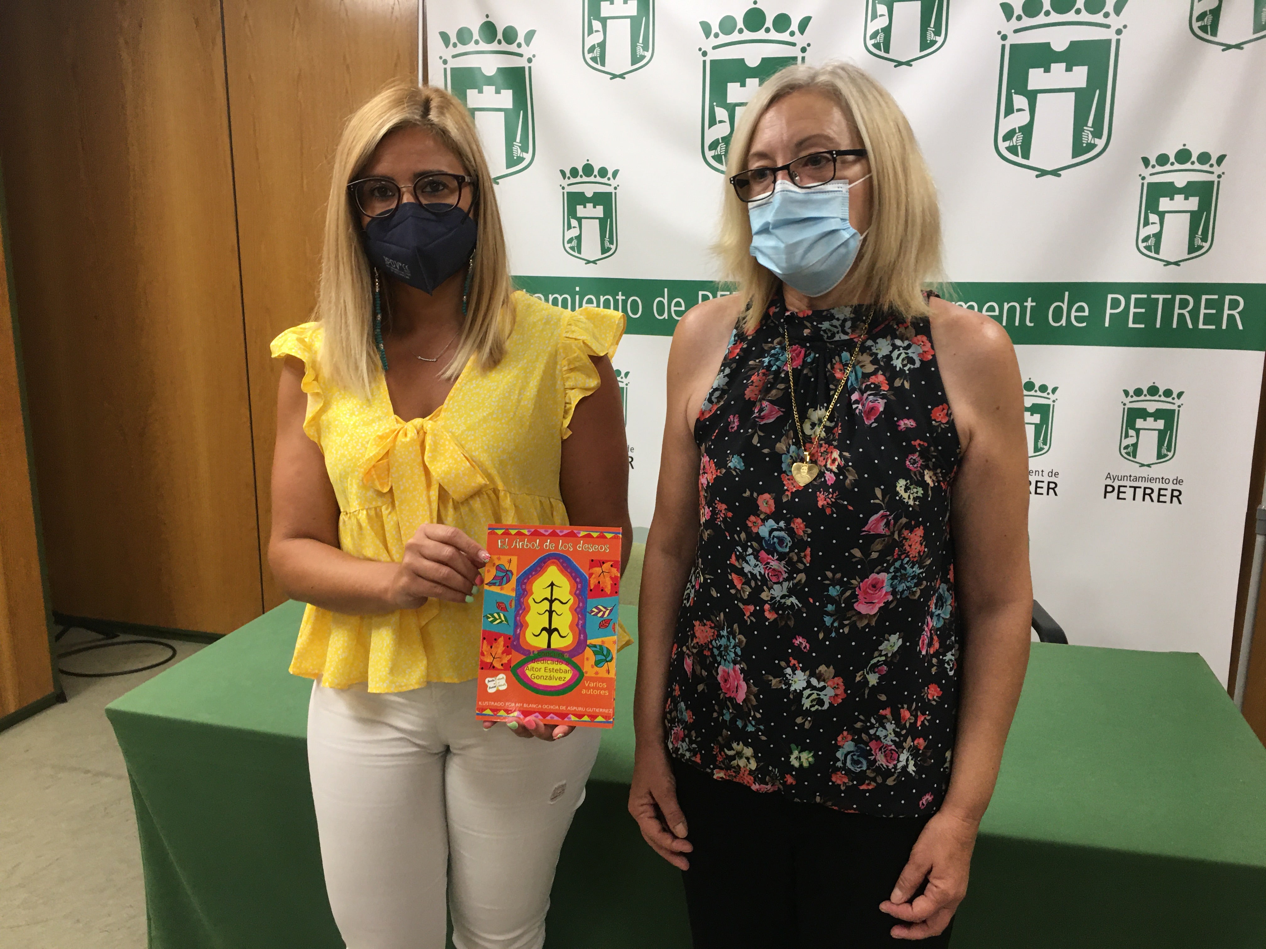 La familia de Aitor, el niño de Petrer que murió trágicamente de peritonitis, publica un libro con colaboraciones de varios colegios del país La familia de Aitor, el niño de Petrer que murió trágicamente de peritonitis, publica un libro con colaboraciones de varios colegios del país