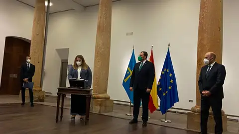 Lydia Espina junto a Adrián Barbón. Lydia Espina junto a Adrián Barbón.