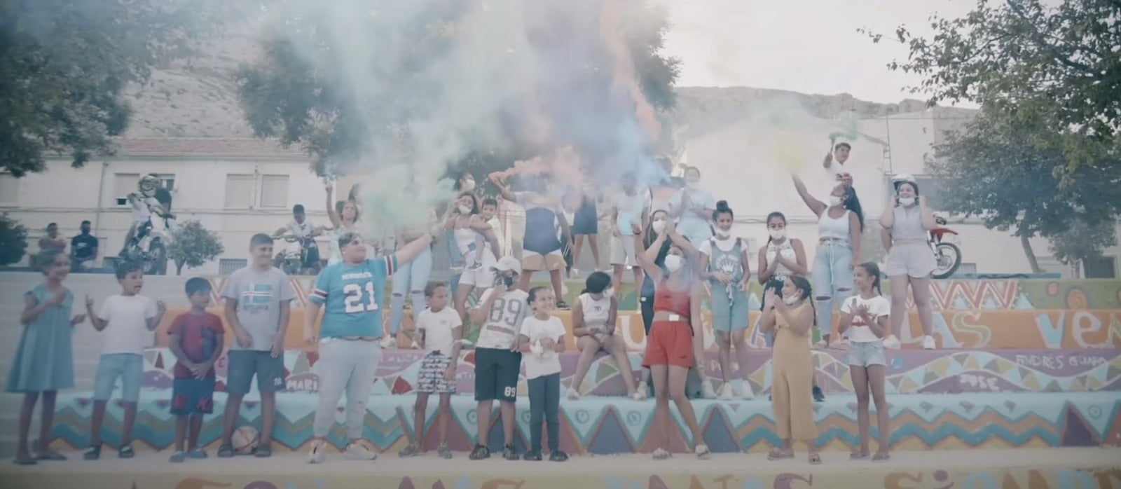 Los niños, niñas y adolescentes del barrio de San Francisco revolucionan las redes con su videoclip 'El poblao suena' Los niños, niñas y adolescentes del barrio de San Francisco revolucionan las redes con su videoclip 'El poblao suena'