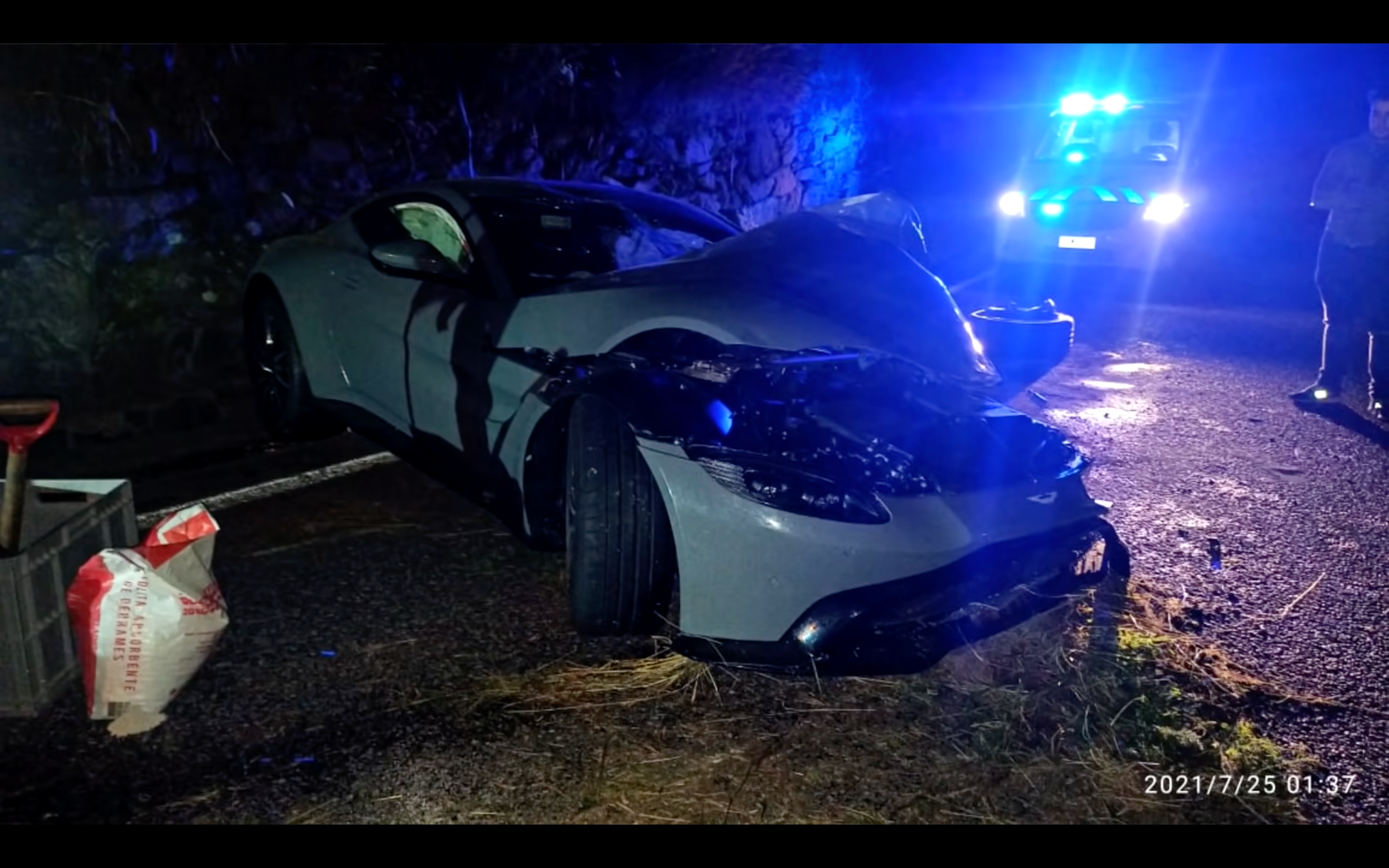 Un 'youtuber' español alardea de su nuevo coche de lujo y acaba estrellándolo a los pocos días Un 'youtuber' español alardea de su nuevo coche de lujo y acaba estrellándolo a los pocos días