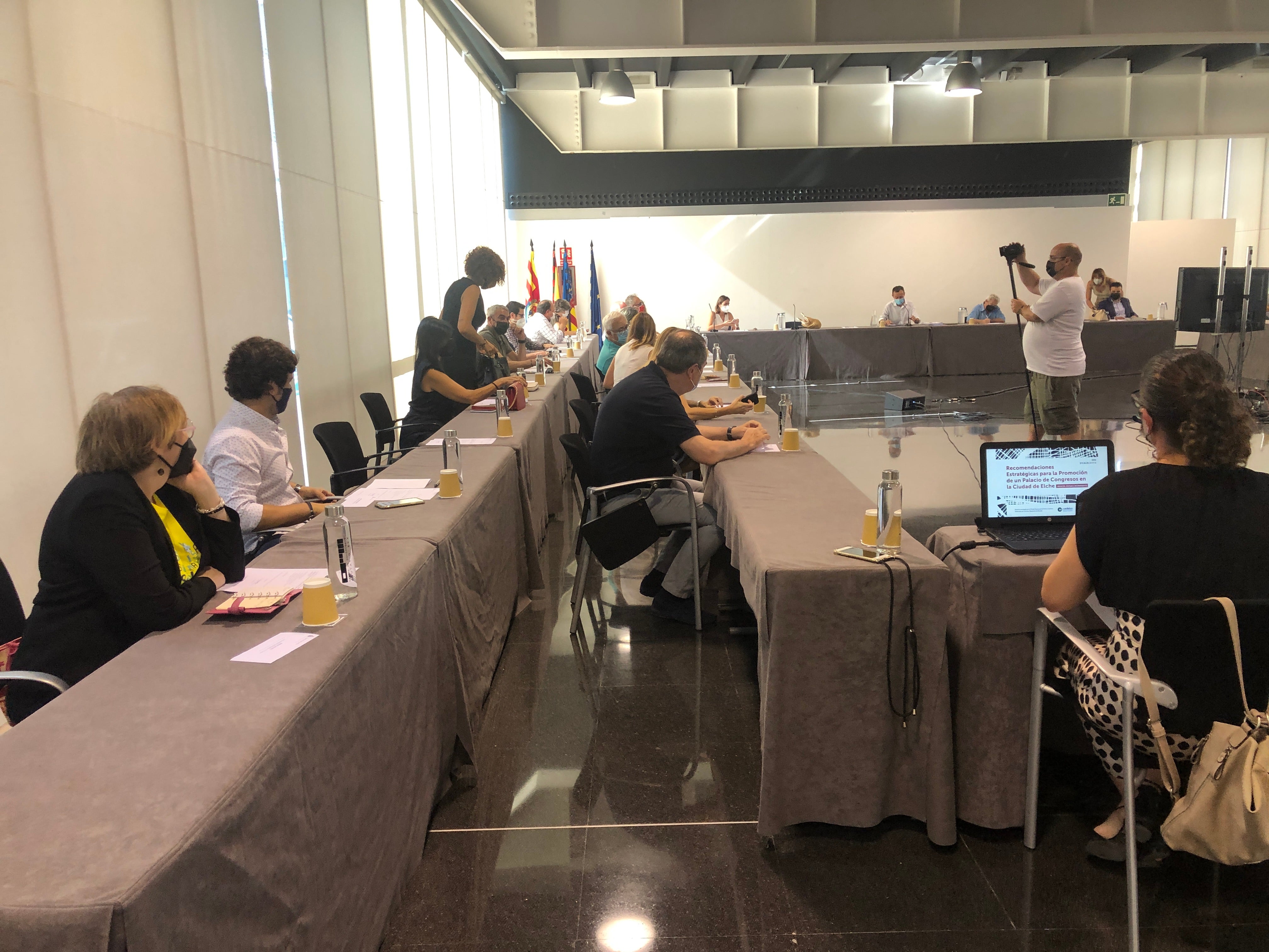 Una mesa técnica compuesta por el Ayuntamiento, la Diputación y la UMH decidirá la ubicación del nuevo Palacio de Congresos Una mesa técnica compuesta por el Ayuntamiento, la Diputación y la UMH decidirá la ubicación del nuevo Palacio de Congresos