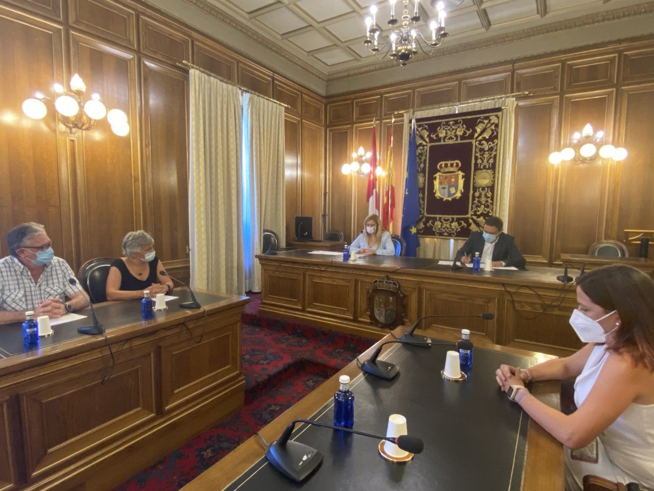 Rubrican un convenio para mejorar más de cien consultorios locales de Cuenca Rubrican un convenio para mejorar más de cien consultorios locales de Cuenca