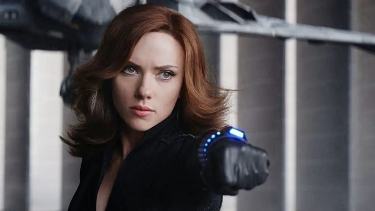 Scarlett Johansson en la película Black Widow Scarlett Johansson en la película Black Widow