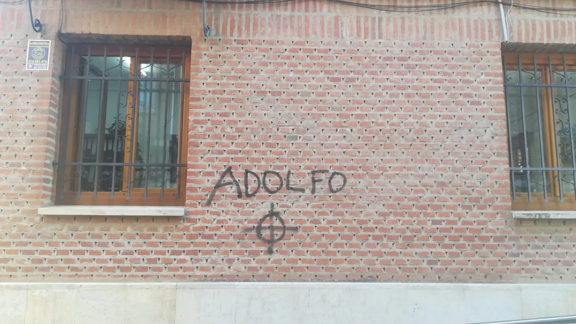 El Ayuntamiento de Saldaña amanece con pintadas de insultos y amenazas