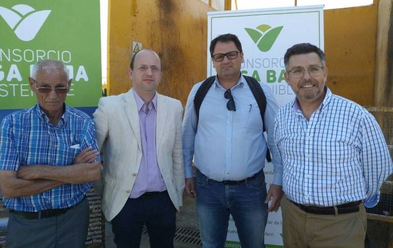 Manuel Pineda, expresidente, ha sido una reunión muy caliente pero debemos aparcar los planteamientos políticos para hacer lo mejor para los vecinos Manuel Pineda, expresidente, ha sido una reunión muy caliente pero debemos aparcar los planteamientos políticos para hacer lo mejor para los vecinos