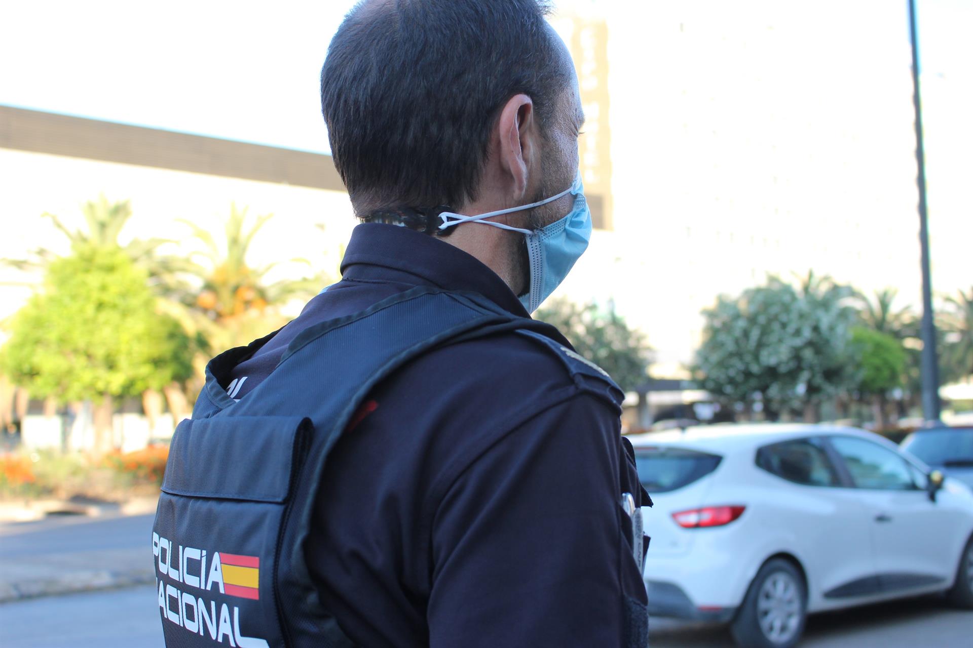 Detienen en Russafa a un hombre por golpear a su bebé de ocho meses Detienen en Russafa a un hombre por golpear a su bebé de ocho meses