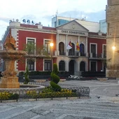 Imagen Plaza de España de Valdepeñas y fachada Casa Consistorial Imagen Plaza de España de Valdepeñas y fachada Casa Consistorial