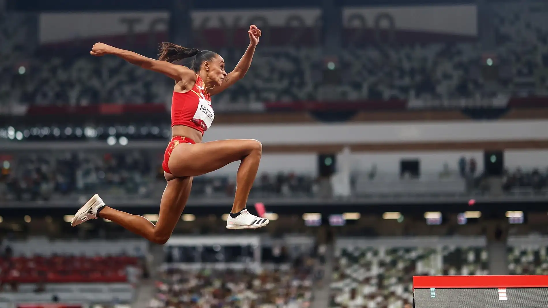 Ana Peleteiro conquista el bronce olímpico en triple salto