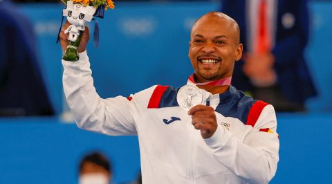 El gimnasta espa&ntilde;ol Ray Zapata se lleva la plata en la final de suelo