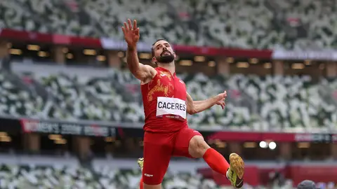Eusebio Cáceres durante su salto en Tokio 2020 Eusebio Cáceres durante su salto en Tokio 2020