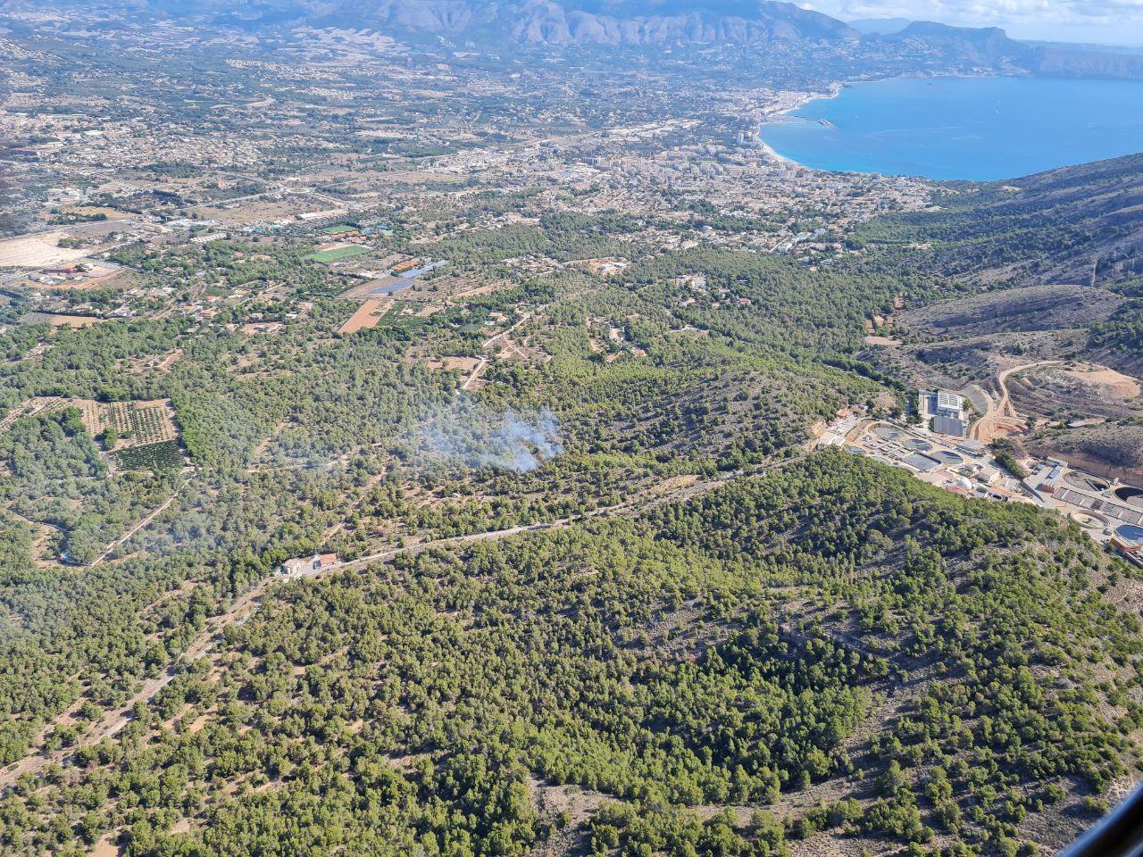 Bomberos de Alicante controlan en hora y media el incendio forestal declarado en la Serra Gelada de Benidorm Bomberos de Alicante controlan en hora y media el incendio forestal declarado en la Serra Gelada de Benidorm