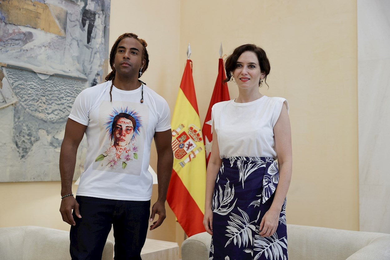 Isabel Díaz Ayuso y el cantante Yotuel piden "libertad" para Cuba, "quemada" por la dictadura Isabel Díaz Ayuso y el cantante Yotuel piden "libertad" para Cuba, "quemada" por la dictadura