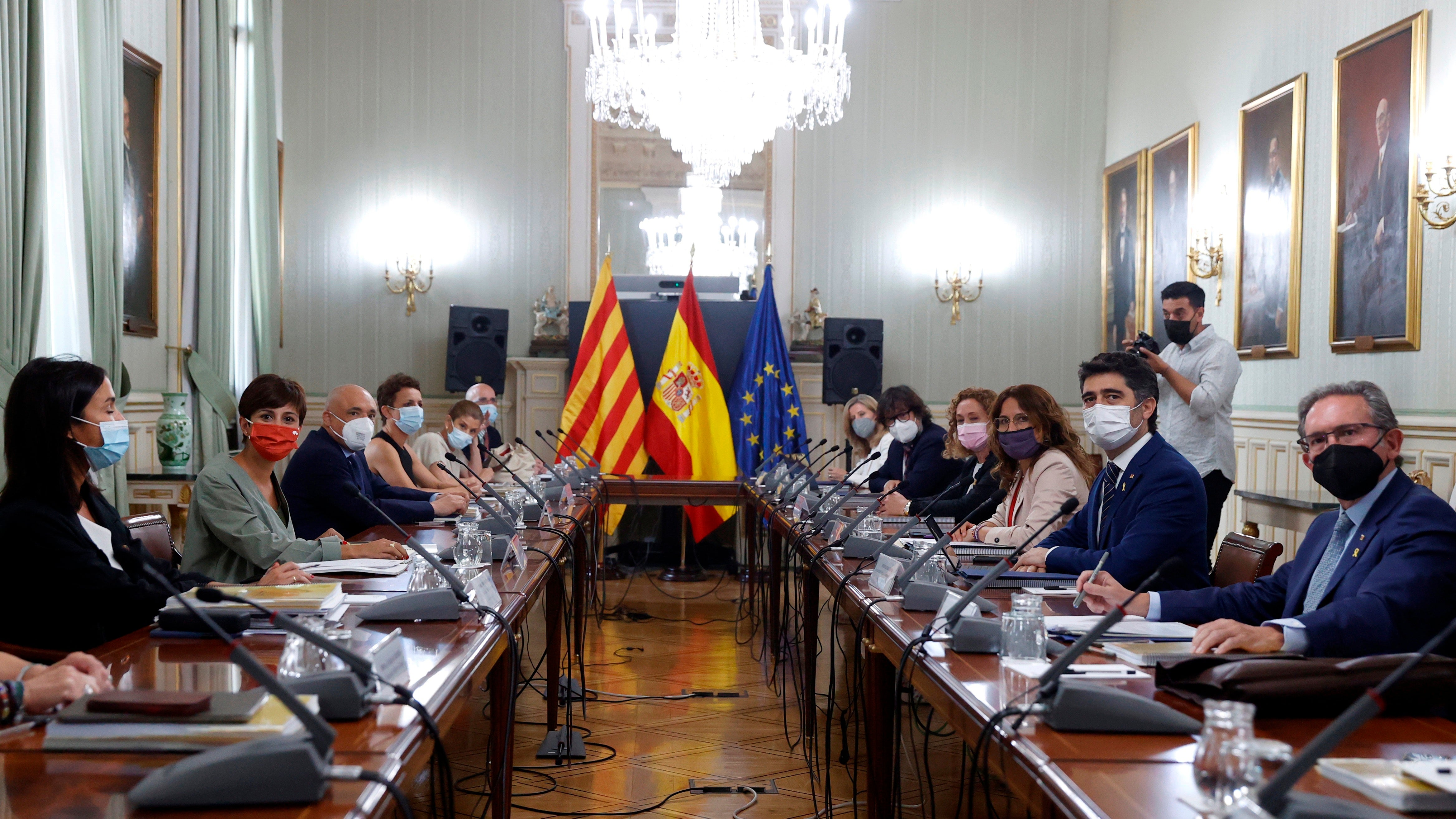 Tertulia: ¿Qué repercusión tiene la ampliación del aeropuerto del Prat en el diálogo entre el Gobierno y la Generalitat? Tertulia: ¿Qué repercusión tiene la ampliación del aeropuerto del Prat en el diálogo entre el Gobierno y la Generalitat?