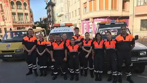 Un grupo de voluntarios Un grupo de voluntarios