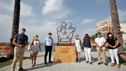 Torrevieja dedica una escultura en homenaje a las victimas de la covid 19 covid 19