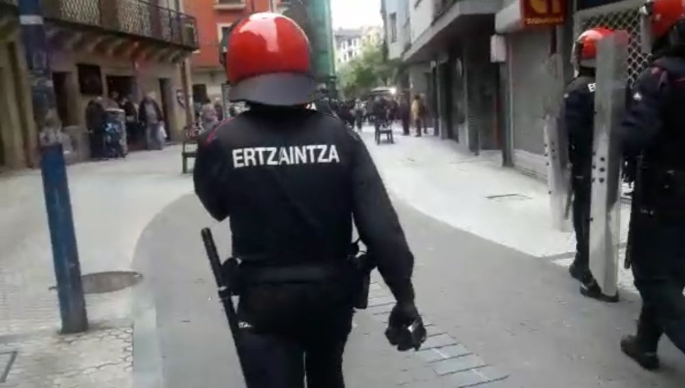 Un varón de 18 años, un nuevo arrestado por la brutal paliza al joven en Amorebieta Un varón de 18 años, un nuevo arrestado por la brutal paliza al joven en Amorebieta