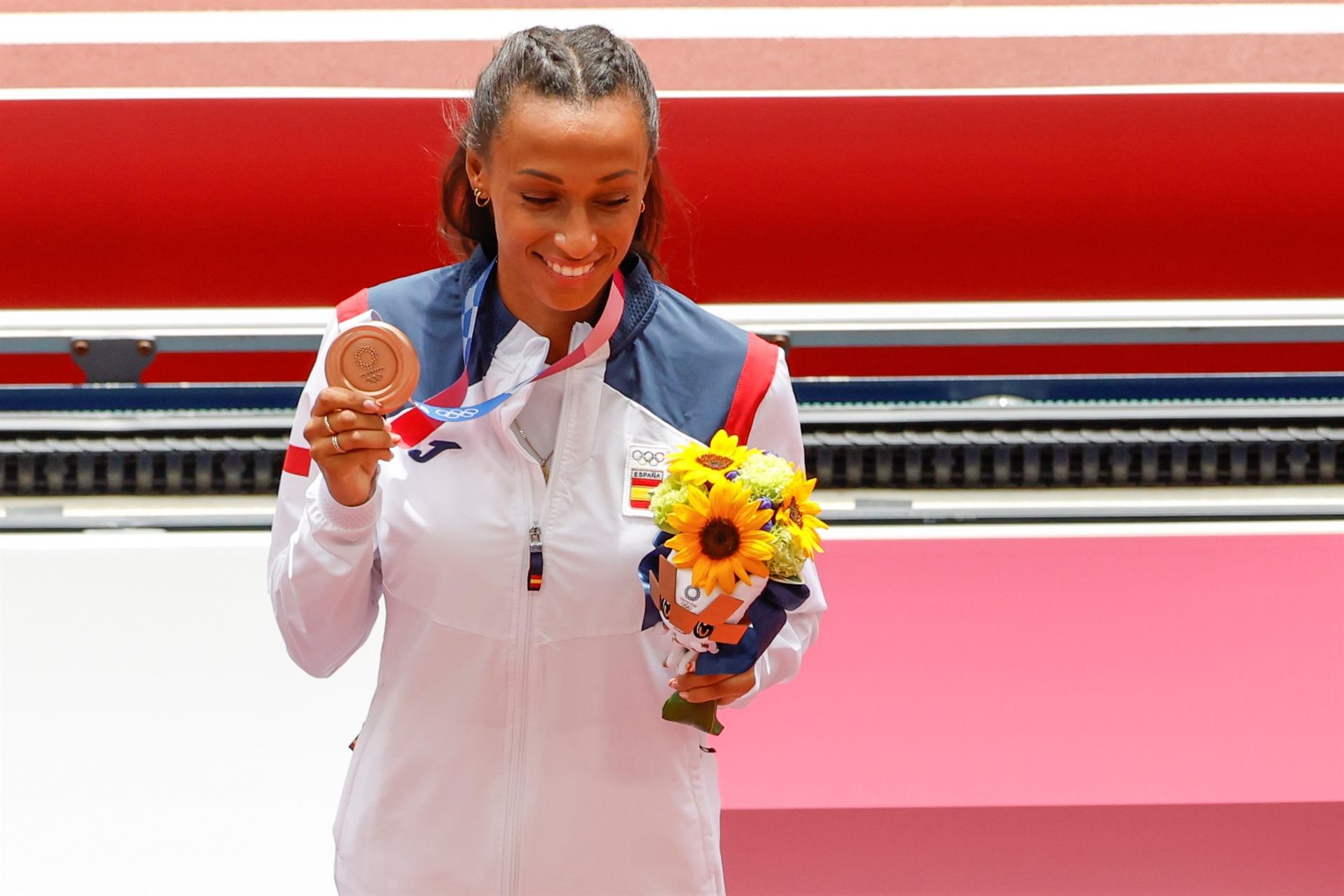 El Hematocrítico: “Ana Peleteiro, con su medalla de bronce, ha conquistado el corazón y las vísceras de todos los usuarios de Twitter” El Hematocrítico: “Ana Peleteiro, con su medalla de bronce, ha conquistado el corazón y las vísceras de todos los usuarios de Twitter”