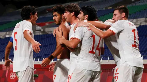 Los jugadores de La Rojita celebran el pase a semifinales de Tokio 2020 Los jugadores de La Rojita celebran el pase a semifinales de Tokio 2020