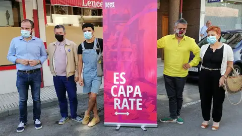 Infiesto inaugura la muestra "Escaparate" con obras de 125 creadores Infiesto inaugura la muestra "Escaparate" con obras de 125 creadores