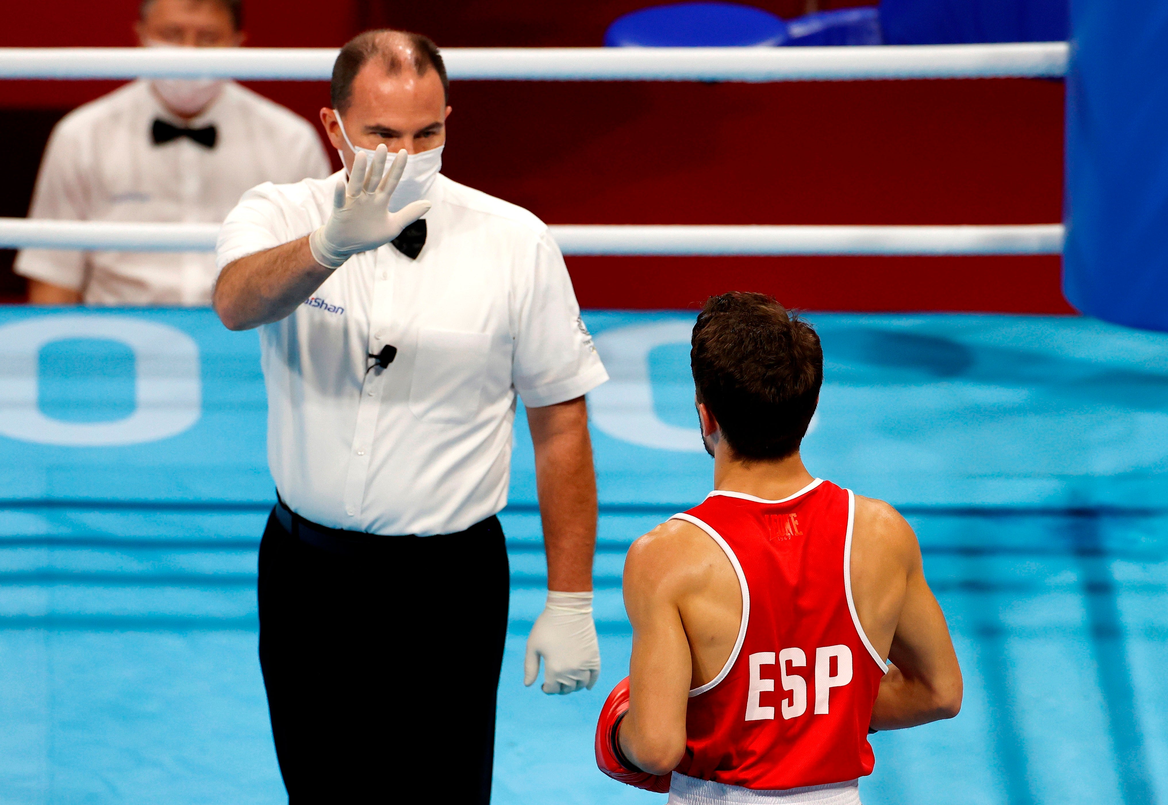 El español Gabriel Escobar cae en octavos de final del Munidal de boxeo y la Federación Española sopesa reclamar el resultado El español Gabriel Escobar cae en octavos de final del Munidal de boxeo y la Federación Española sopesa reclamar el resultado