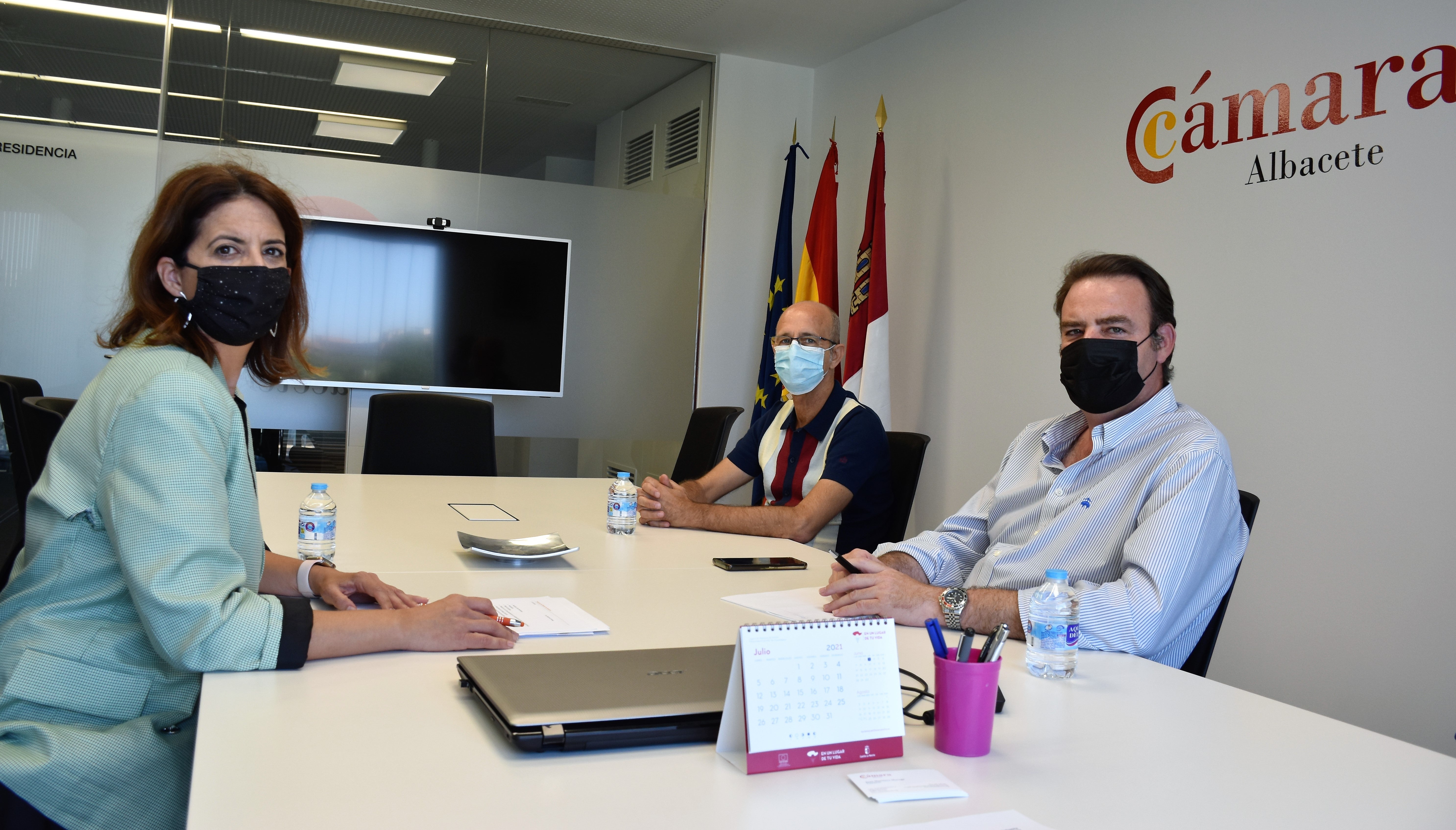El Ayuntamiento y la Cámara de Comercio estrechan su colaboración para apoyar al tejido empresarial El Ayuntamiento y la Cámara de Comercio estrechan su colaboración para apoyar al tejido empresarial