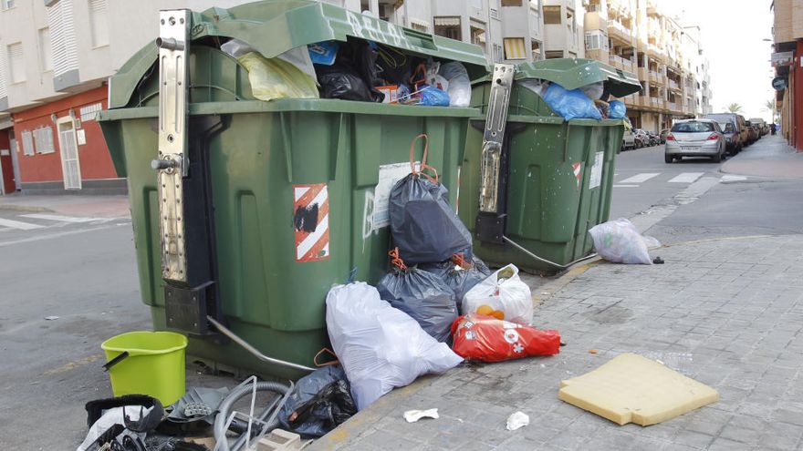 Zaragoza endurecerá las sanciones por dejar la basura fuera de los contenedores Zaragoza endurecerá las sanciones por dejar la basura fuera de los contenedores