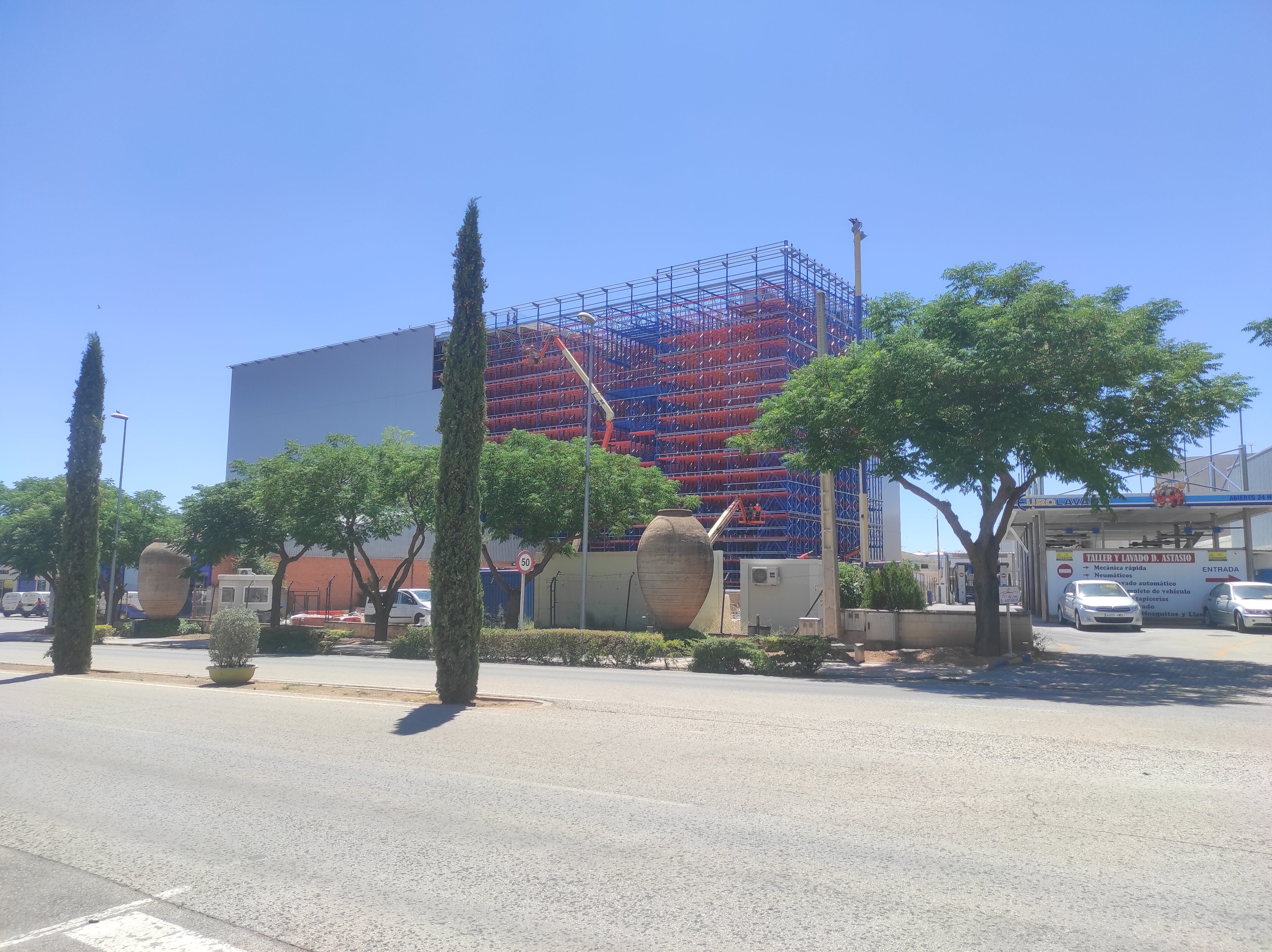 El macro edificio de Bodegas Félix Solís en Valdepeñas, "único en el mundo" por su envergadura y tecnología, se podrá visitar El macro edificio de Bodegas Félix Solís en Valdepeñas, "único en el mundo" por su envergadura y tecnología, se podrá visitar