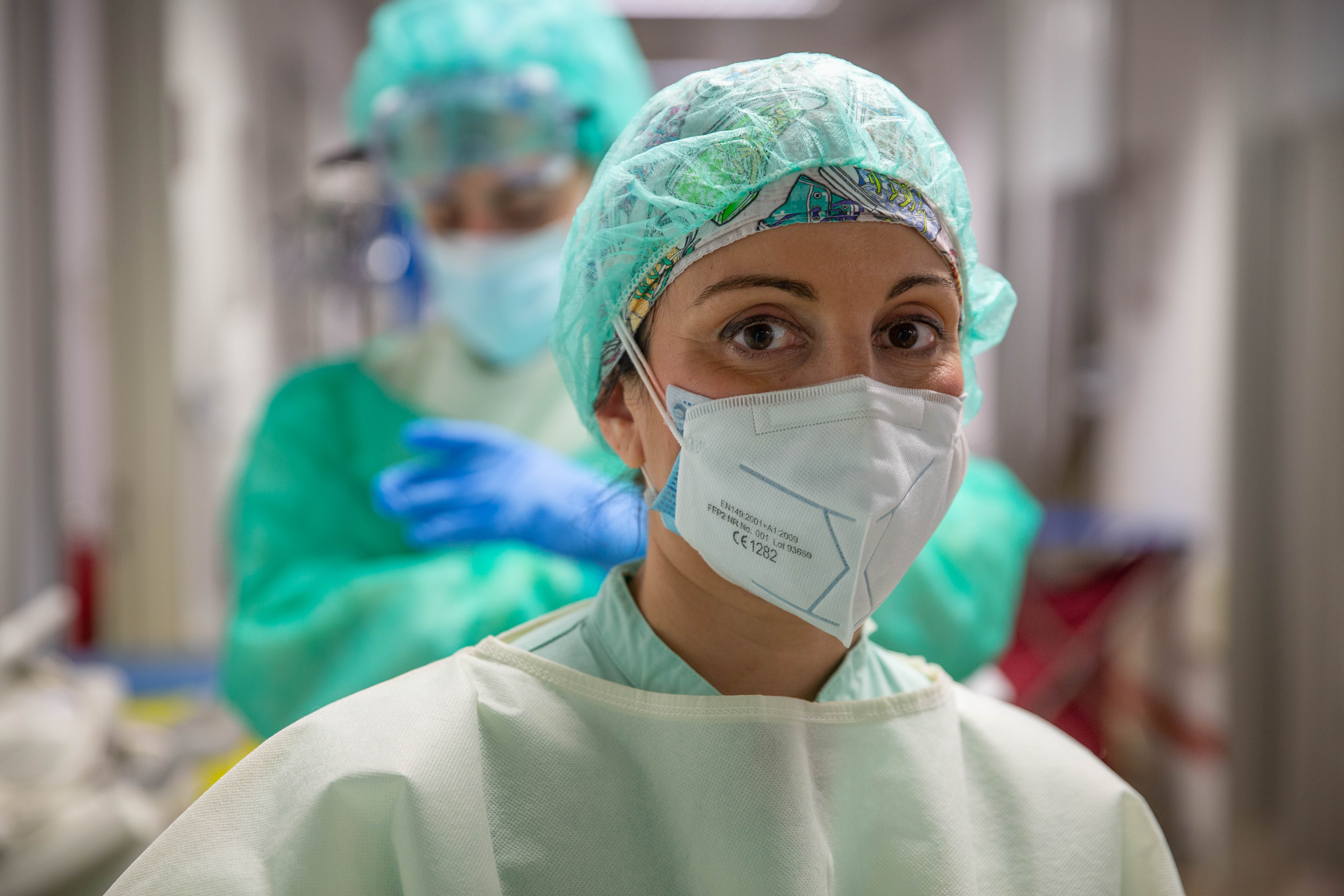 “La eficacia de las vacunas no llega al 100% pero reduce la infección, la enfermedad leve, moderada y grave y la mortalidad” “La eficacia de las vacunas no llega al 100% pero reduce la infección, la enfermedad leve, moderada y grave y la mortalidad”