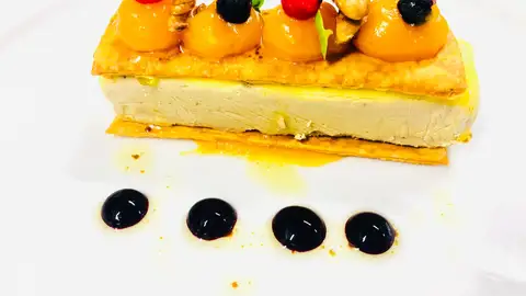 Mi-cuit de pato con arándanos, frambuesas, compota de calabaza y almendras Mi-cuit de pato con arándanos, frambuesas, compota de calabaza y almendras