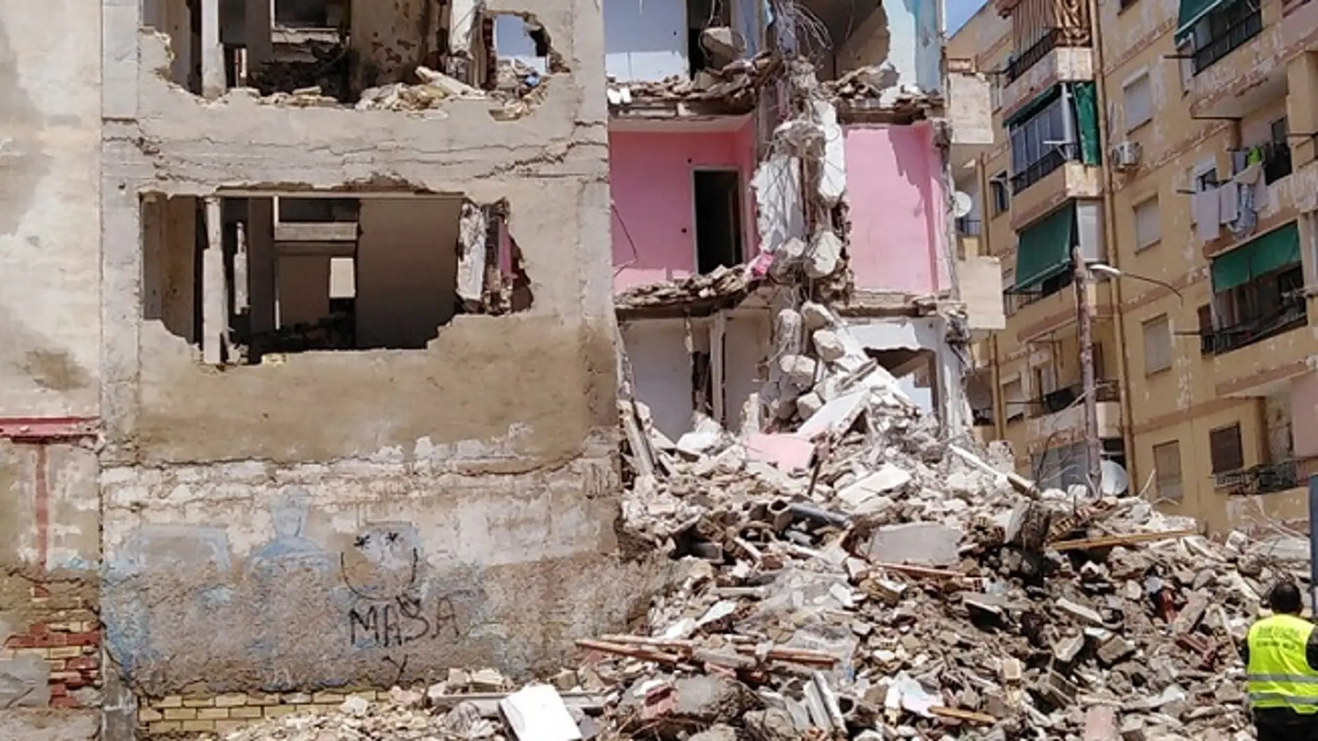 Urbanismo derriba el edificio en ruinas de Nou Alcolecha