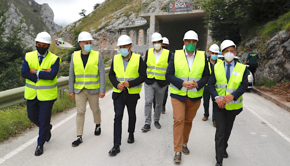 El Gobierno de Asturias finalizará este mes las viseras antialudes de la carretera de Sotres, tras una inversión de 1,2 millones El Gobierno de Asturias finalizará este mes las viseras antialudes de la carretera de Sotres, tras una inversión de 1,2 millones