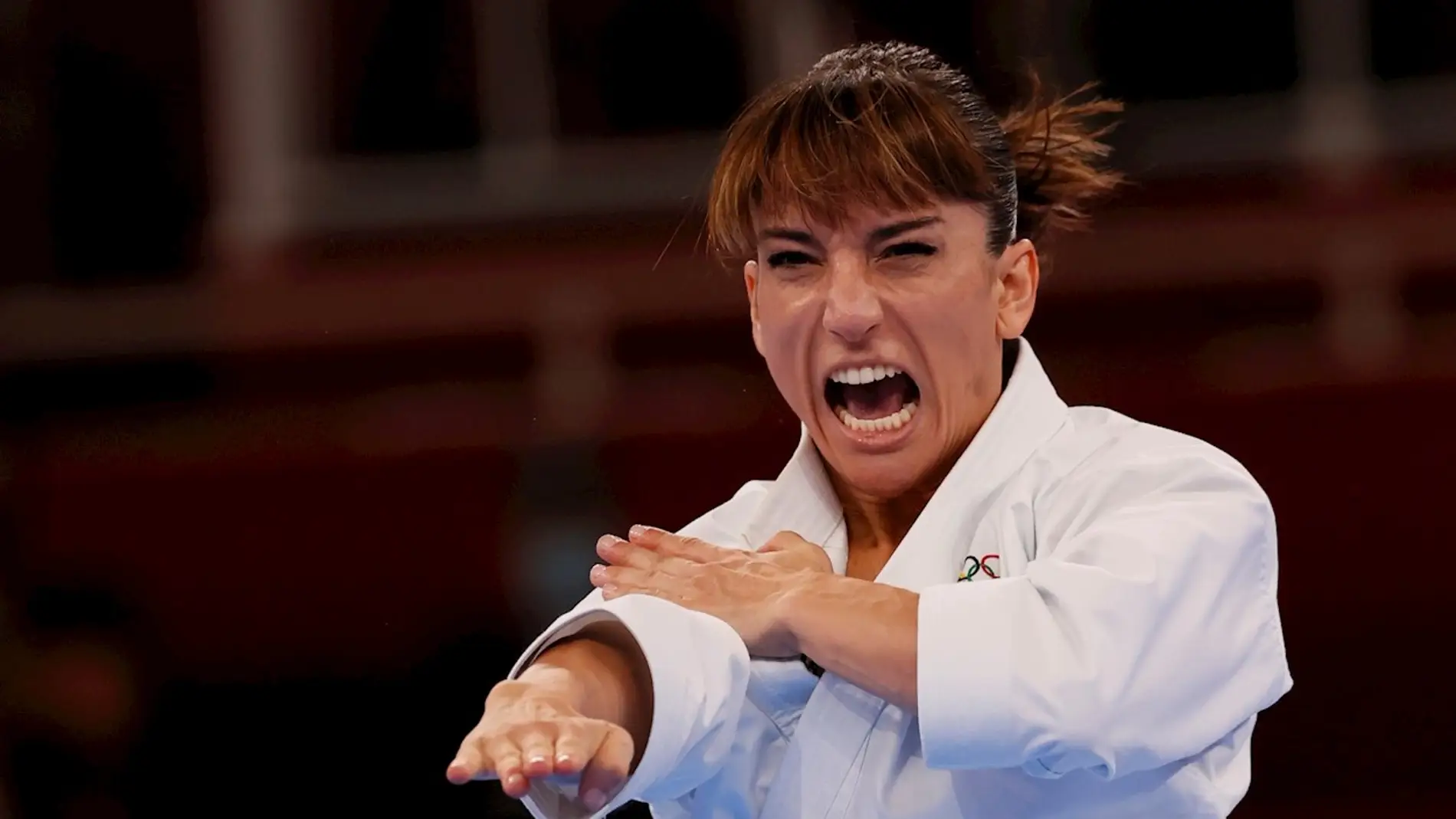 Sandra Sánchez de España compite durante la ronda eliminatoria de kata femenino en karate por los Juegos Olímpicos de Tokio 2020