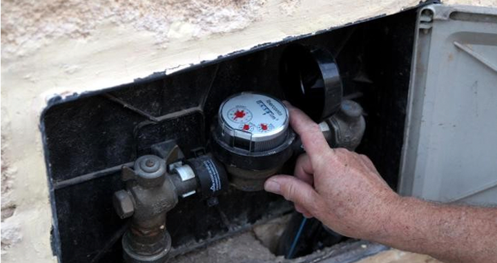 La Vila Joiosa renueva los contadores de agua por superar la edad máxima La Vila Joiosa renueva los contadores de agua por superar la edad máxima
