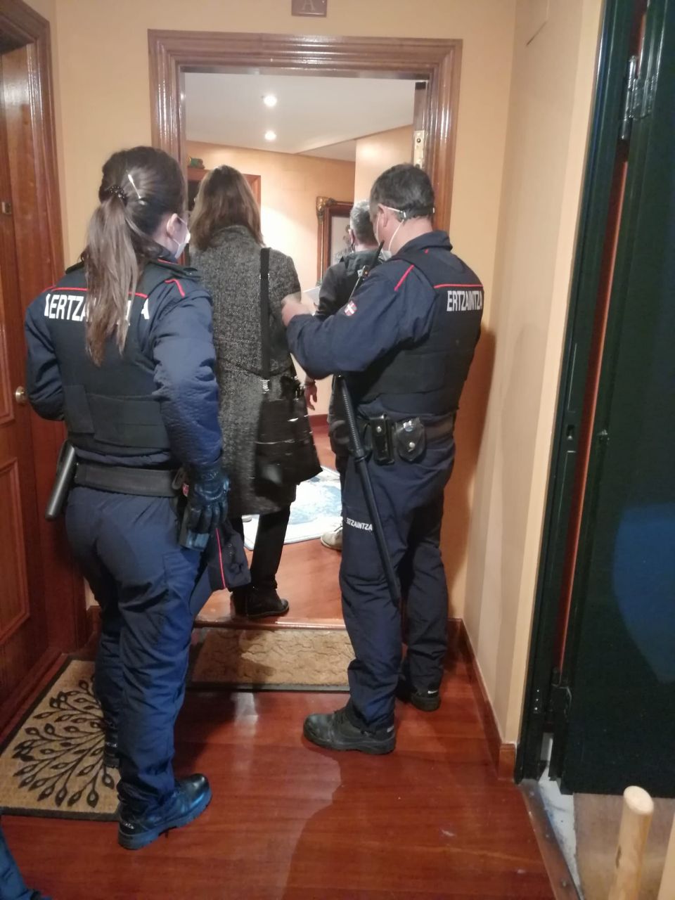 Tres detenidos en Euskadi en una macro operación policial anti droga Tres detenidos en Euskadi en una macro operación policial anti droga