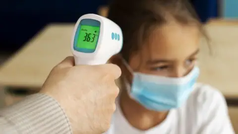 La sexta ola, una de las más importantes por número de contagios en Aragón La sexta ola, una de las más importantes por número de contagios en Aragón