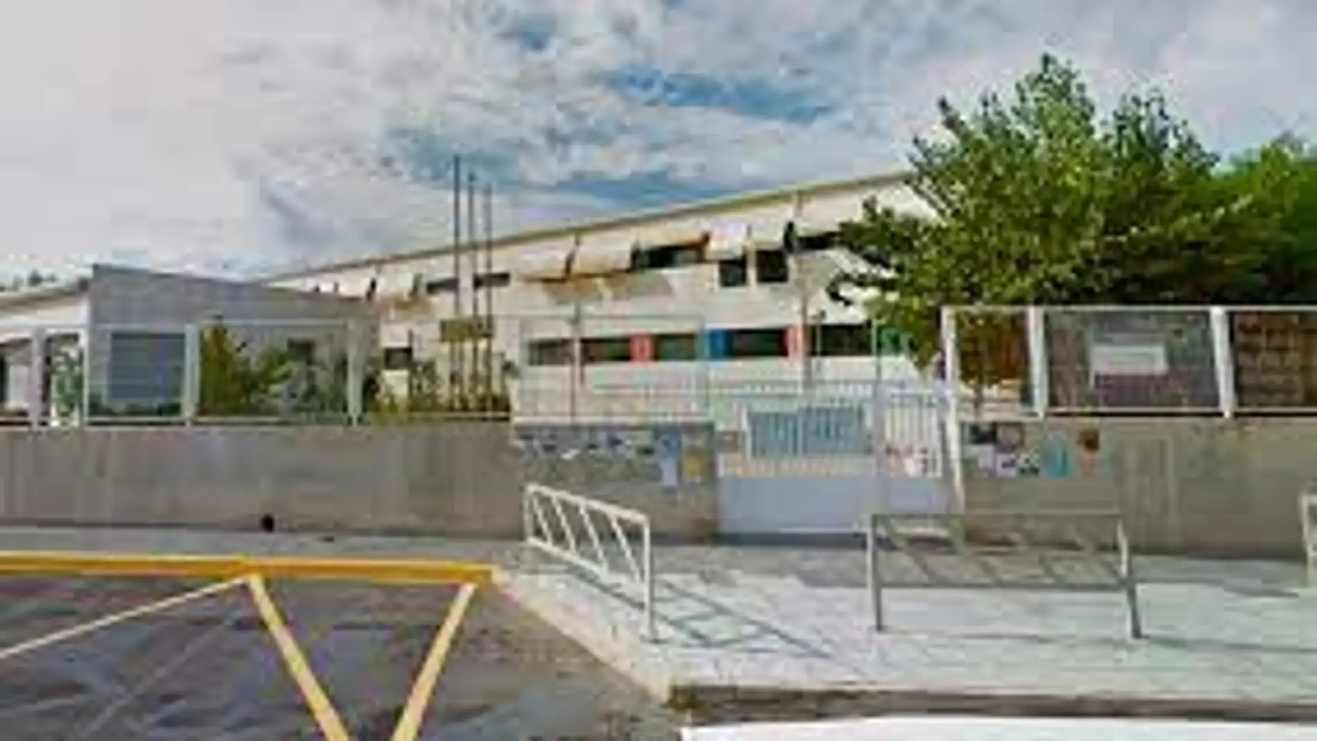 El Ayuntamiento denuncia que tres colegios no están en condiciones de habitabilidad y pide a la Generalitat que ejecute las obras necesarias 