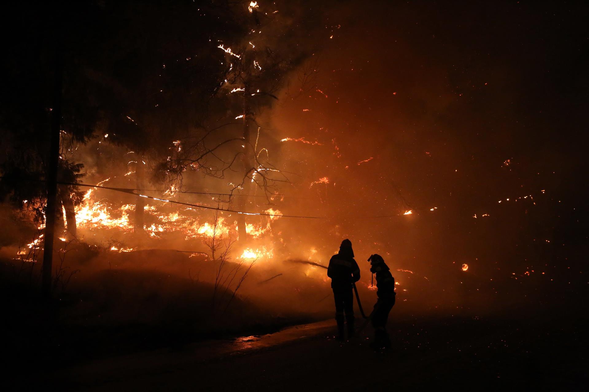 El primer ministro griego afirma que Grecia vive una crisis ecológica "sin precedentes" a causa de los incendios El primer ministro griego afirma que Grecia vive una crisis ecológica "sin precedentes" a causa de los incendios