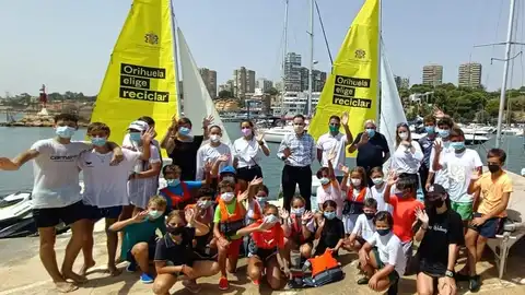 El Club Náutico Dehesa de Campoamor se suma a la campaña del Ayuntamiento ‘Orihuela Elige Reciclar’ vela
