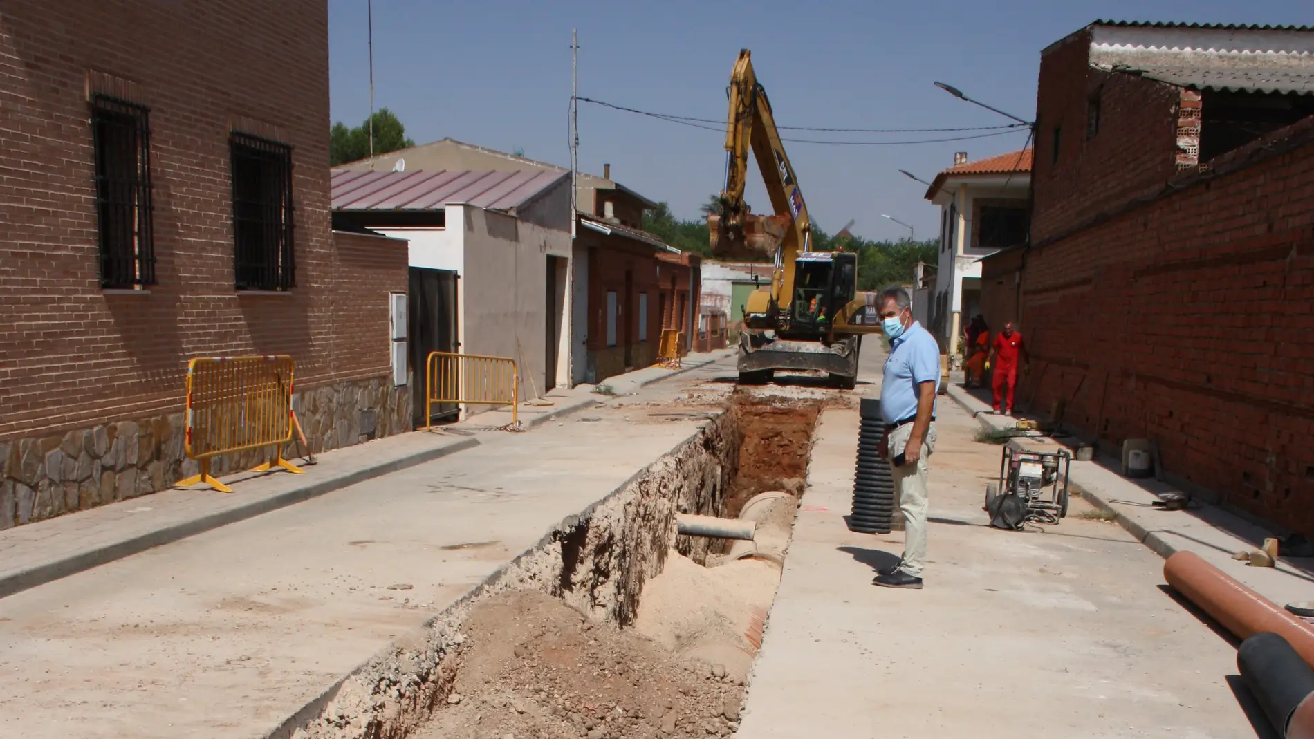 El Ayuntamiento de Miguel Esteban renueva un tramo del emisario principal de aguas residuales
