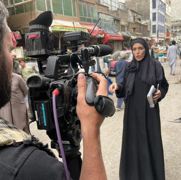 Clarissa Ward, la corresponsal en Afganistán que se juega la vida ante los talibanes Clarissa Ward, la corresponsal en Afganistán que se juega la vida ante los talibanes