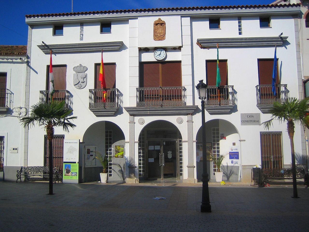 Brozas, Monterrubio de la Serena y Navaconcejo ya están aisladas perimetralmente Brozas, Monterrubio de la Serena y Navaconcejo ya están aisladas perimetralmente