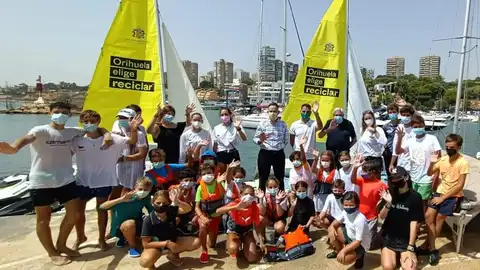 El Club Náutico Dehesa de Campoamor se suma a la campaña del Ayuntamiento ‘Orihuela Elige Reciclar’ vela