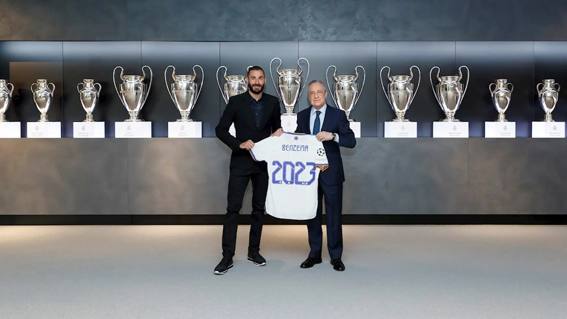 Benzema renueva con el Real Madrid hasta 2023