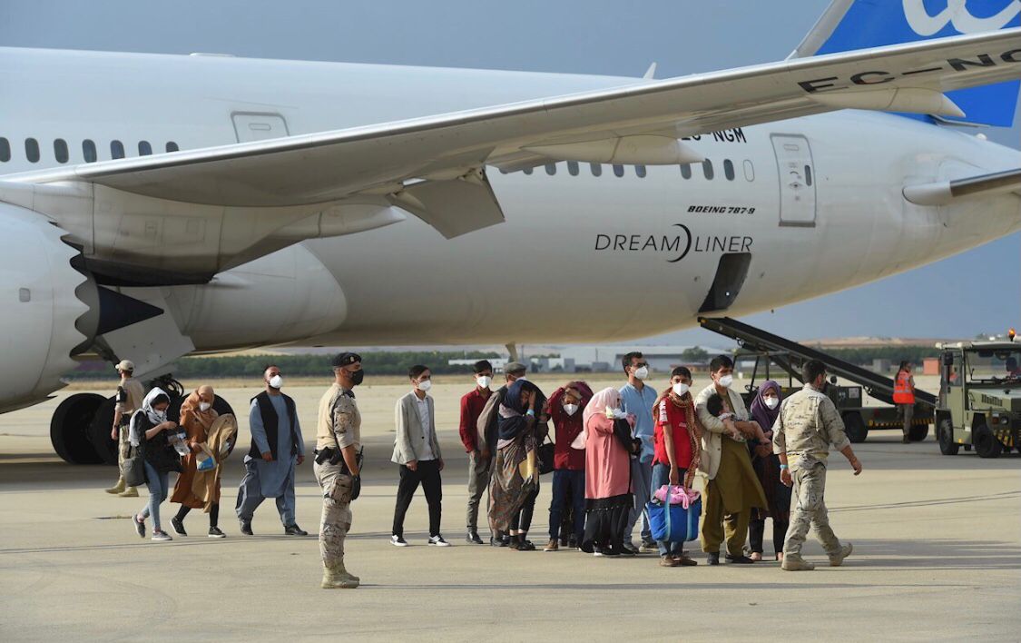 Aterriza un avión con 260 afganos evacuados por España Aterriza un avión con 260 afganos evacuados por España