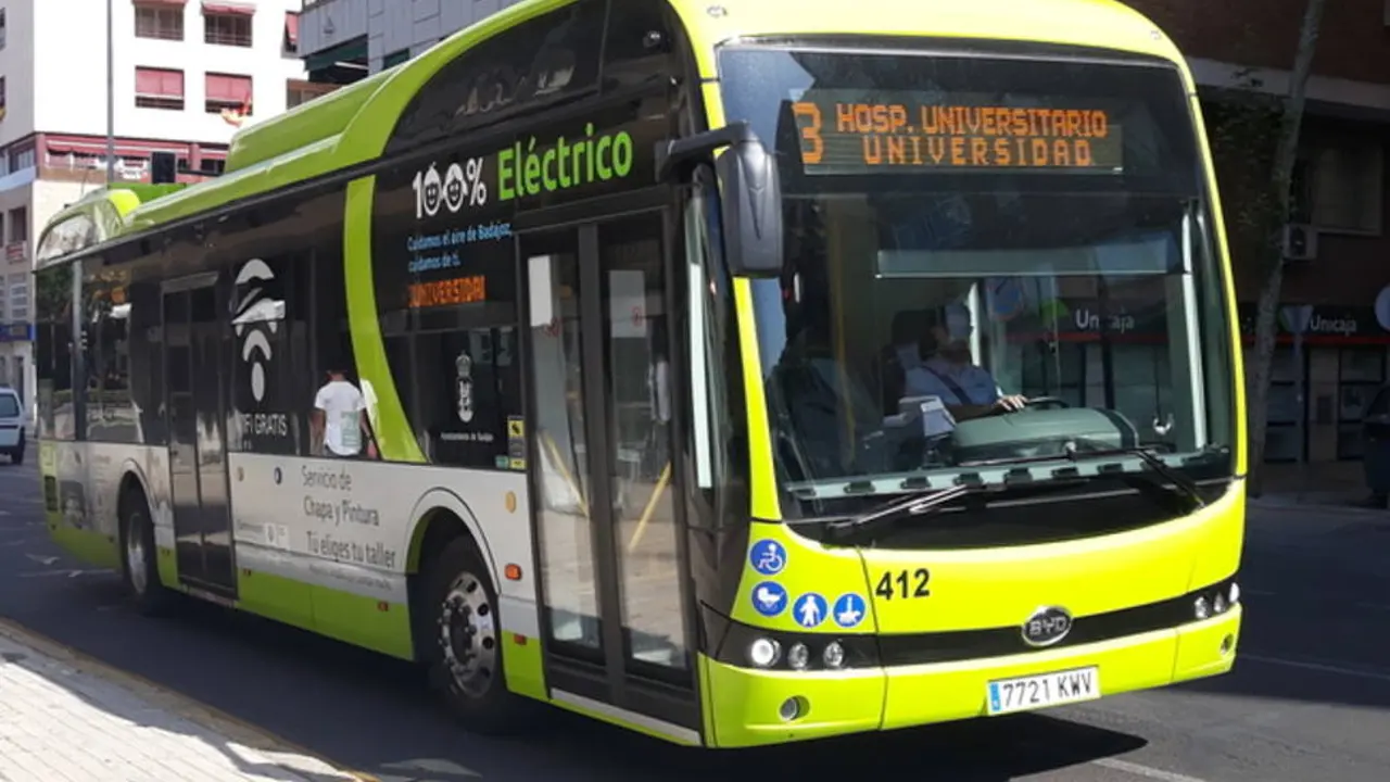 El billete de Autobús en Badajoz puede pagarse con el teléfono móvil a partir de esta semana