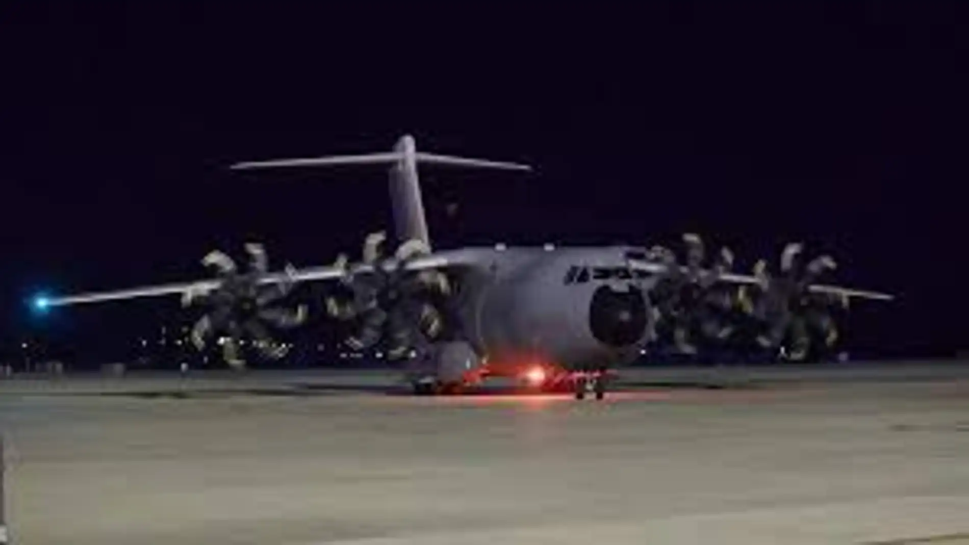 Otros tres aviones con 390 evacuados de Afganistán llegarán a España este martes