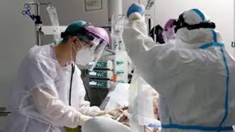 Sigue aumentando la presión hospitalaria en Euskadi con 82 pacientes en las UCIs, aunque bajan los contagios Sigue aumentando la presión hospitalaria en Euskadi con 82 pacientes en las UCIs, aunque bajan los contagios