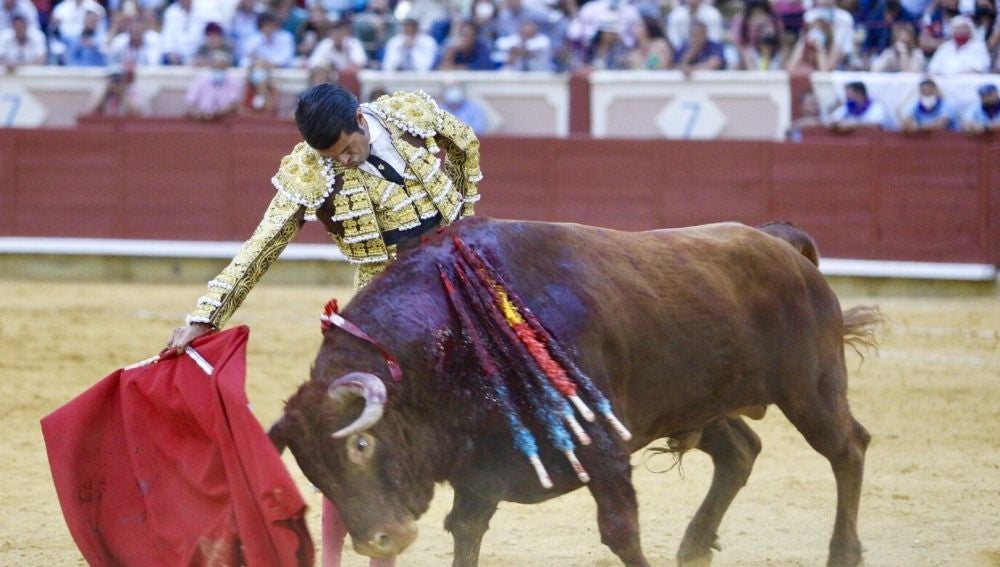 Emilio de Justo (ovación y dos orejas); Morante de la Puebla (oreja y palmas)