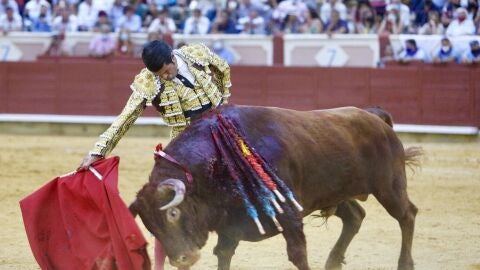 Emilio de Justo (ovación y dos orejas); Morante de la Puebla (oreja y palmas)
